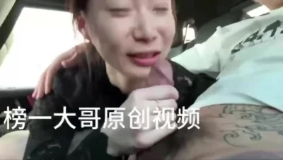 口爆吞精加暴力打桩，还得是猛男才能征服她